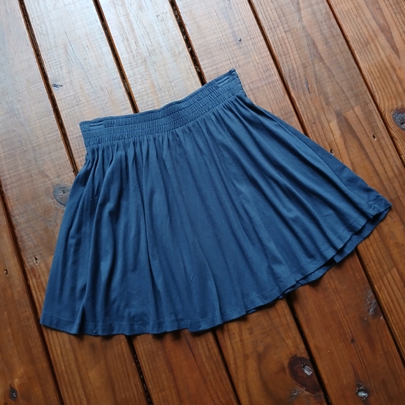 H&M XS/S basic navy blue soft flowy mini skirt - Picture 5 of 5